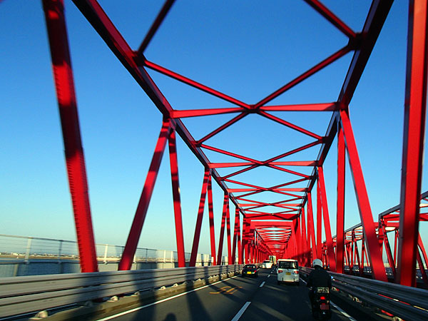 国道２３号線の赤い橋